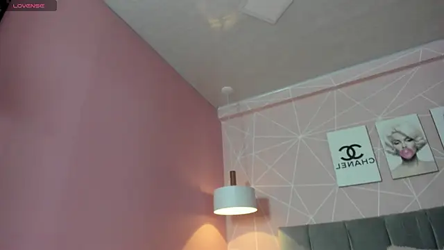 Snapshot of dolly_zoe chatting on October 11, 2025, 1:39 am dolly zoe online show from October 11, 2025, 1:39 am