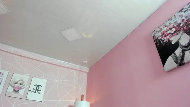 Snapshot of dolly_zoe chatting on October 3, 2025, 9:38 pm dolly zoe online show from October 3, 2025, 9:38 pm