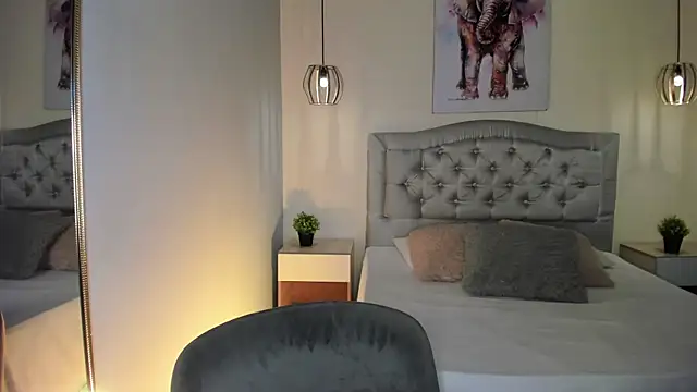 ayshel   online show from November 5, 2025, 5:10 am