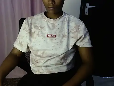 Snapshot of savage_laura chatting on October 25, 2025, 8:02 am savage laura online show from October 25, 2025, 8:02 am