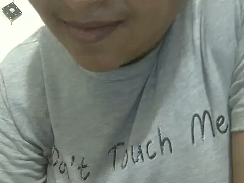 shekira99 online show from April 17, 2026, 1:36 pm