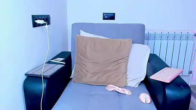 Snapshot of dollmore chatting on October 8, 2025, 8:16 am dollmore online show from October 8, 2025, 8:16 am