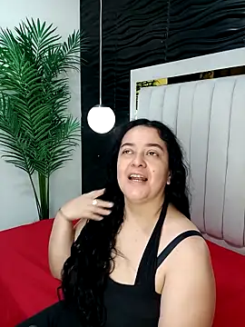 Snapshot of lucia_vonne_ chatting on February 26, 2025, 12:27 pm lucia vonne online show from February 26, 2025, 12:27 pm