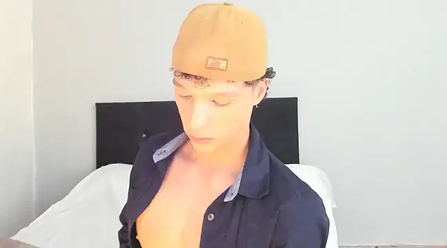 Snapshot of angelcortes chatting on March 11, 2025, 1:37 am angelcortes online show from March 11, 2025, 1:37 am