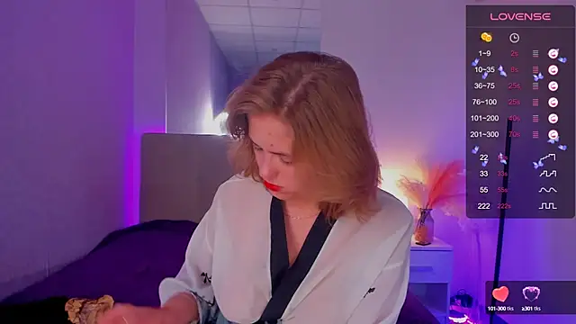 Snapshot of DellaRowe chatting on September 17, 2025, 5:48 pm DellaRowe online show from September 17, 2025, 5:48 pm