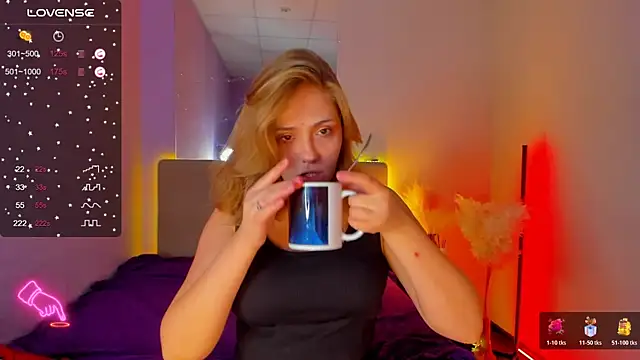 Snapshot of DellaRowe chatting on November 20, 2025, 1:45 pm DellaRowe online show from November 20, 2025, 1:45 pm