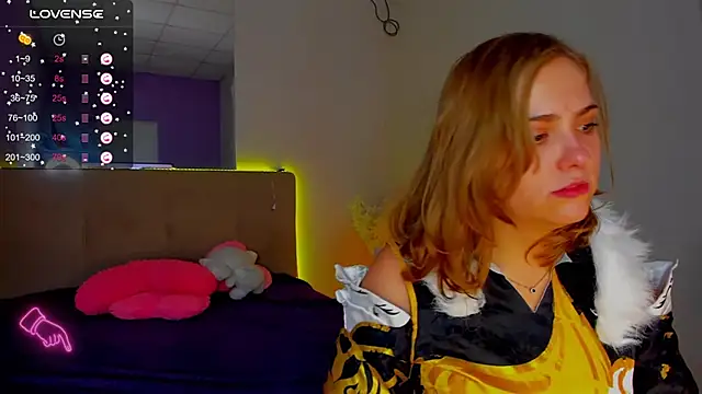 Snapshot of DellaRowe chatting on November 17, 2025, 1:26 pm DellaRowe online show from November 17, 2025, 1:26 pm