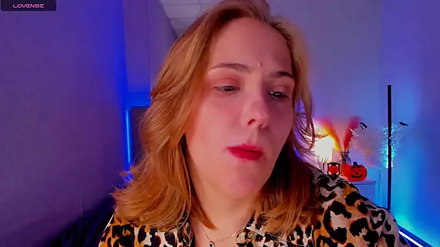 Snapshot of DellaRowe chatting on October 20, 2025, 12:27 pm DellaRowe online show from October 20, 2025, 12:27 pm