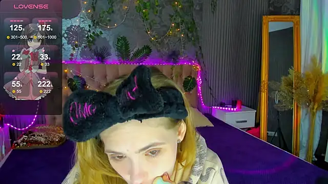 Snapshot of DellaRowe chatting on February 28, 2025, 1:36 pm DellaRowe online show from February 28, 2025, 1:36 pm