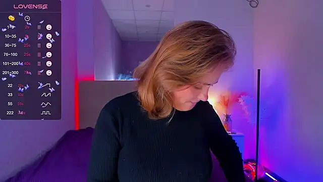 Snapshot of DellaRowe chatting on October 6, 2025, 12:17 pm DellaRowe online show from October 6, 2025, 12:17 pm