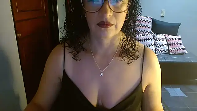 Snapshot of MATURETOPASIO chatting on April 18, 2026, 6:54 pm MATURETOPASIO online show from April 18, 2026, 6:54 pm