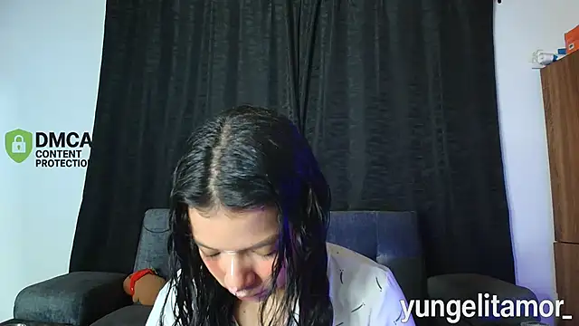 yungelitamor  online show from October 6, 2025, 4:57 am