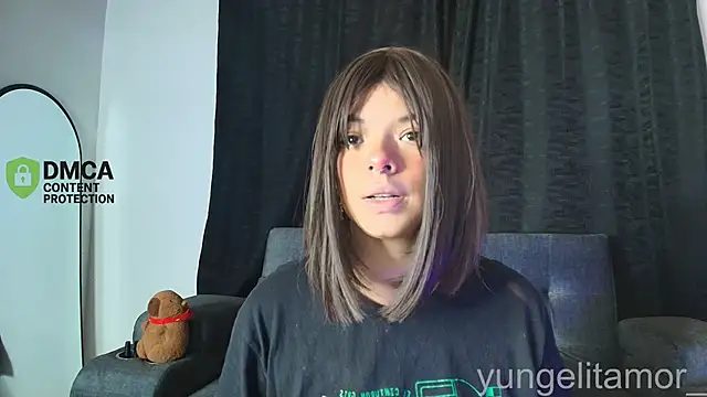 yungelitamor  online show from November 30, 2025, 5:08 am