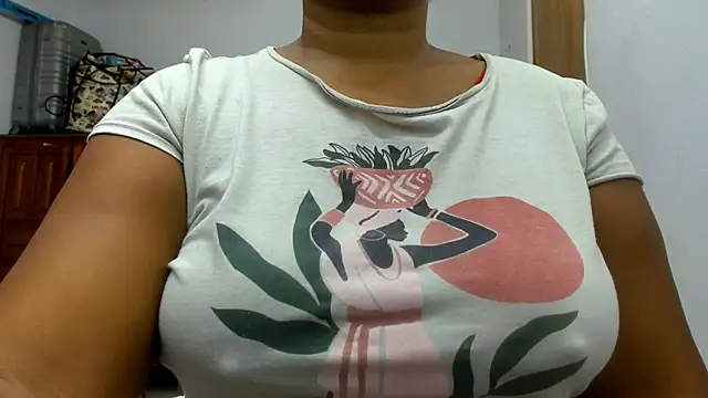 Snapshot of Camila_sandoval_01 chatting on September 25, 2025, 10:43 am Camila sandoval 01 online show from September 25, 2025, 10:43 am