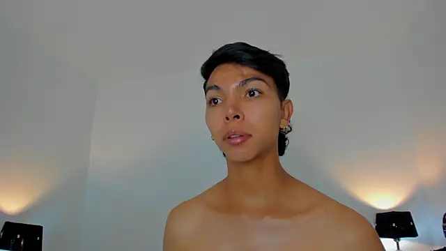 Snapshot of xhenisa_ chatting on April 3, 2026, 8:37 pm xhenisa online show from April 3, 2026, 8:37 pm