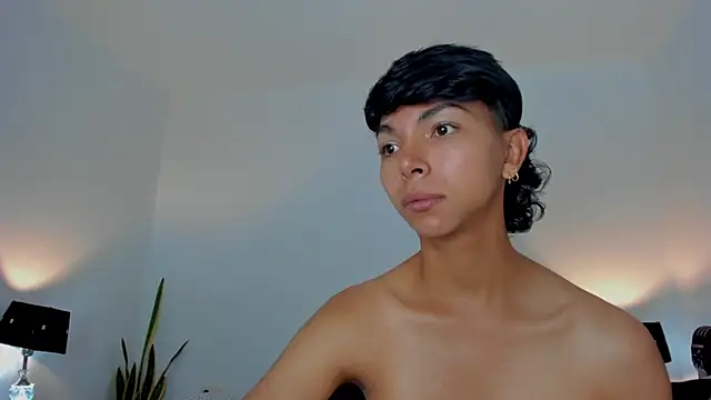 Snapshot of xhenisa_ chatting on March 4, 2026, 4:59 pm xhenisa online show from March 4, 2026, 4:59 pm