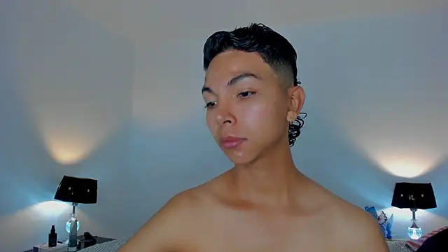 Snapshot of xhenisa_ chatting on March 10, 2026, 8:57 pm xhenisa online show from March 10, 2026, 8:57 pm
