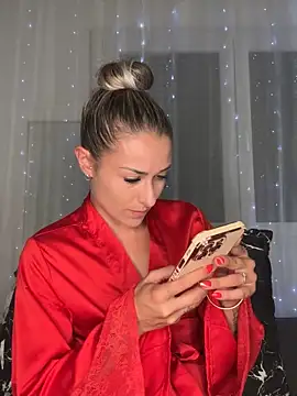 Snapshot of petrouchkaaa_ chatting on September 16, 2025, 8:32 pm petrouchkaaa  online show from September 16, 2025, 8:32 pm