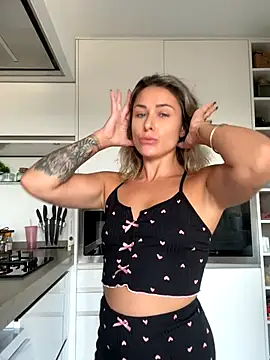 Snapshot of petrouchkaaa_ chatting on October 17, 2025, 7:44 am petrouchkaaa  online show from October 17, 2025, 7:44 am