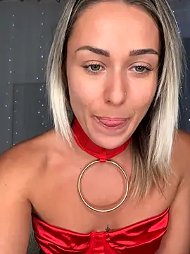 Snapshot of petrouchkaaa_ chatting on October 17, 2025, 7:48 pm petrouchkaaa  online show from October 17, 2025, 7:48 pm