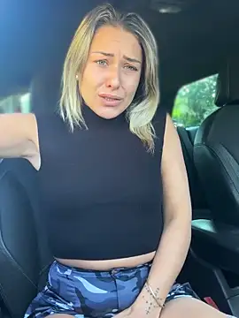 Snapshot of petrouchkaaa_ chatting on October 18, 2025, 9:00 am petrouchkaaa  online show from October 18, 2025, 9:00 am