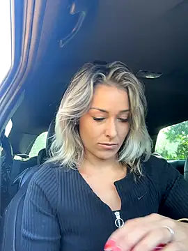 Snapshot of petrouchkaaa_ chatting on September 23, 2025, 8:10 am petrouchkaaa  online show from September 23, 2025, 8:10 am