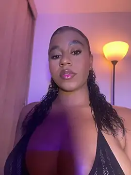 charlotteeruss online show from July 10, 2026, 9:37 pm