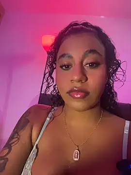 charlotteeruss online show from July 25, 2026, 9:21 pm
