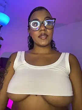 charlotteeruss online show from November 5, 2025, 3:42 am