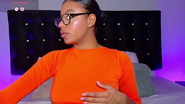 charlotteeruss online show from January 29, 2025, 9:07 pm