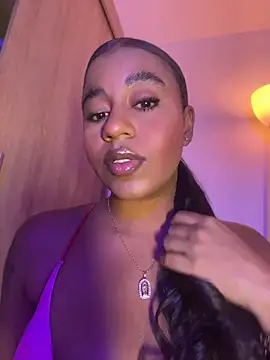 charlotteeruss online show from July 19, 2026, 3:42 pm