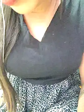 Snapshot of Roshni_98 chatting on November 26, 2025, 5:51 am Roshni 98 online show from November 26, 2025, 5:51 am