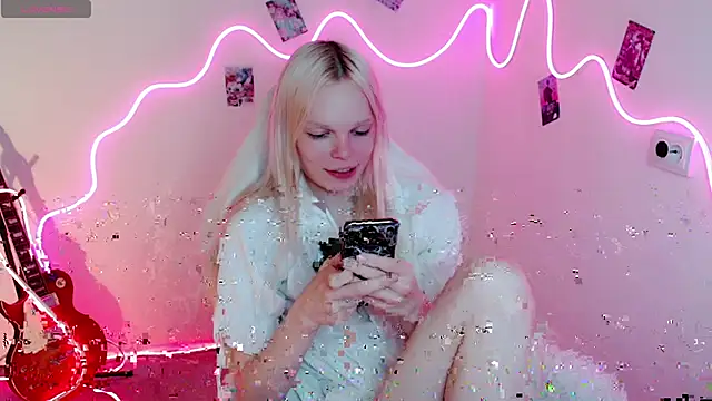 Snapshot of Emily_Nyaffee chatting on September 23, 2025, 9:11 pm Emily Nyaffee online show from September 23, 2025, 9:11 pm