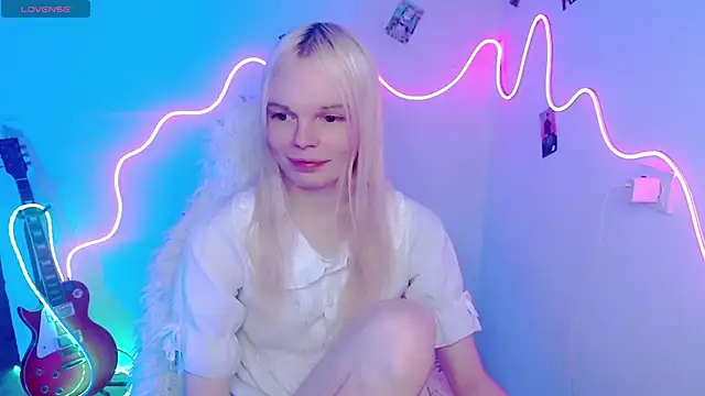 Snapshot of Emily_Nyaffee chatting on November 7, 2025, 3:16 pm Emily Nyaffee online show from November 7, 2025, 3:16 pm