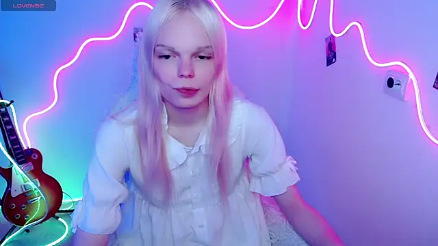 Snapshot of Emily_Nyaffee chatting on October 17, 2025, 11:06 pm Emily Nyaffee online show from October 17, 2025, 11:06 pm