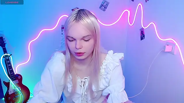 Snapshot of Emily_Nyaffee chatting on November 1, 2025, 1:05 pm Emily Nyaffee online show from November 1, 2025, 1:05 pm