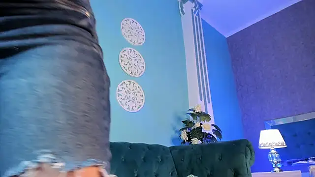 KarlynHoliss online show from December 13, 2024, 6:27 pm