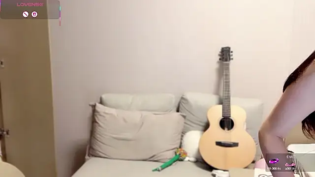 A-xena online show from September 24, 2025, 2:29 am