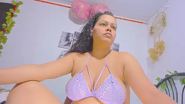 Snapshot of Alhelqueen chatting on October 12, 2025, 12:01 am Alhelqueen online show from October 12, 2025, 12:01 am