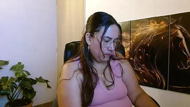 Snapshot of amalia_brunette chatting on June 11, 2026, 12:32 am amalia brunette online show from June 11, 2026, 12:32 am
