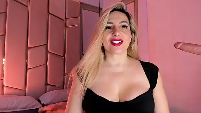 Snapshot of angel_vibes_ chatting on April 13, 2026, 4:00 pm angel vibes online show from April 13, 2026, 4:00 pm