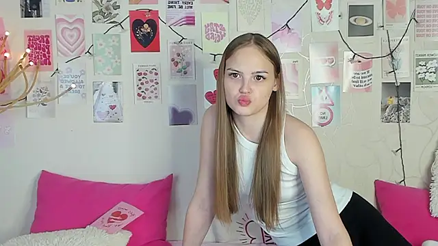 Snapshot of little_radiant_sun chatting on February 17, 2026, 9:50 am little radiant sun online show from February 17, 2026, 9:50 am