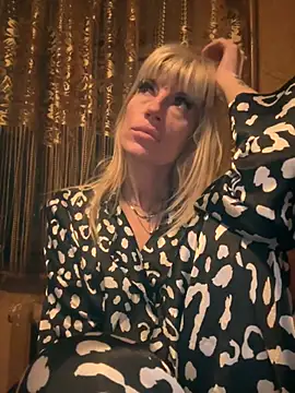 Snapshot of AlinaGrosu chatting on March 11, 2025, 11:26 pm AlinaGrosu online show from March 11, 2025, 11:26 pm