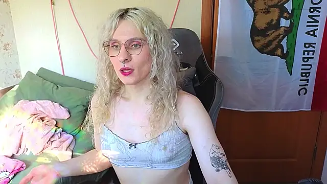 Lori Myaf online show from May 19, 2026, 2:02 pm