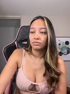 Snapshot of DianaHopson chatting on October 7, 2025, 11:33 am DianaHopson online show from October 7, 2025, 11:33 am