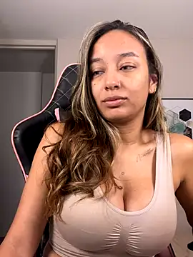 Snapshot of DianaHopson chatting on October 16, 2025, 1:36 am DianaHopson online show from October 16, 2025, 1:36 am