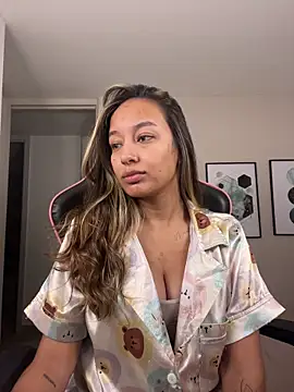 Snapshot of DianaHopson chatting on October 12, 2025, 12:23 am DianaHopson online show from October 12, 2025, 12:23 am