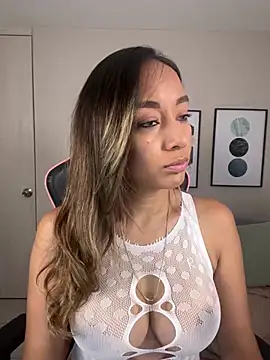 DianaHopson online show from February 28, 2025, 11:12 pm