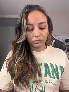 Snapshot of DianaHopson chatting on October 24, 2025, 1:59 am DianaHopson online show from October 24, 2025, 1:59 am