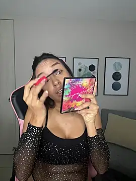 DianaHopson online show from February 5, 2025, 11:17 pm